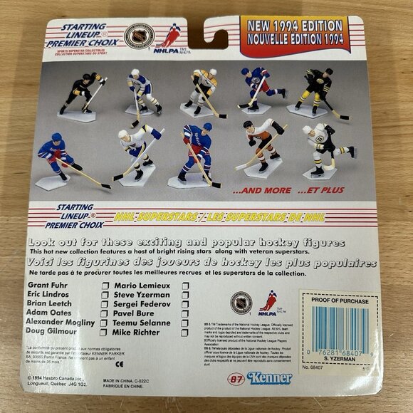 STEVE YZERMAN Detroit Red Wings Starting Lineup SLU 1994 Card New Sealed NHL - Picture 2 of 4